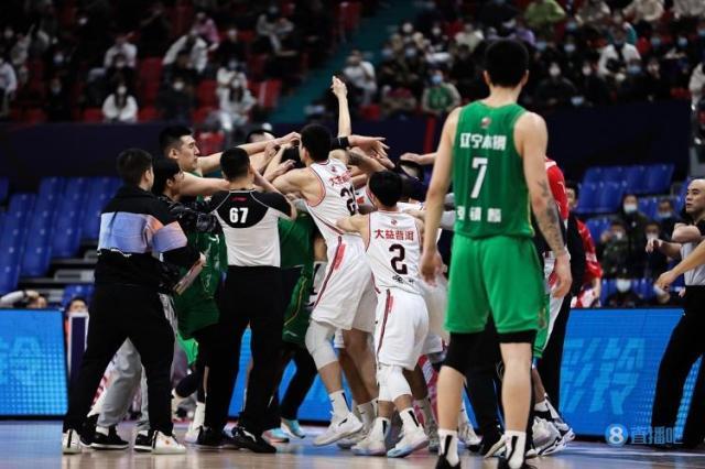 1642083207831000743.jpg 德州扑克游戏app-【夜读】非洲杯主裁判乱吹哨是因为中暑?